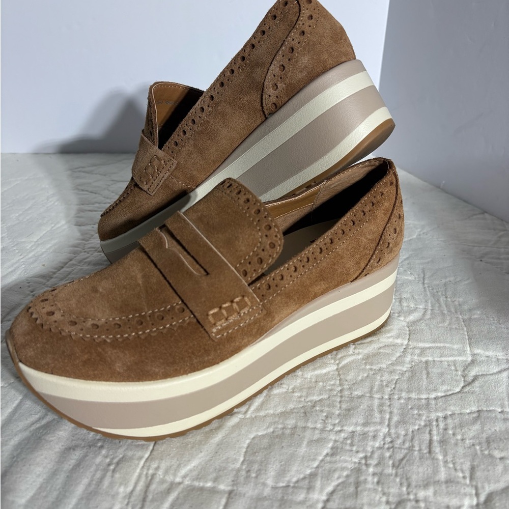 Dolce Vita 90’s Inspired Tan Suede Platform Loafers